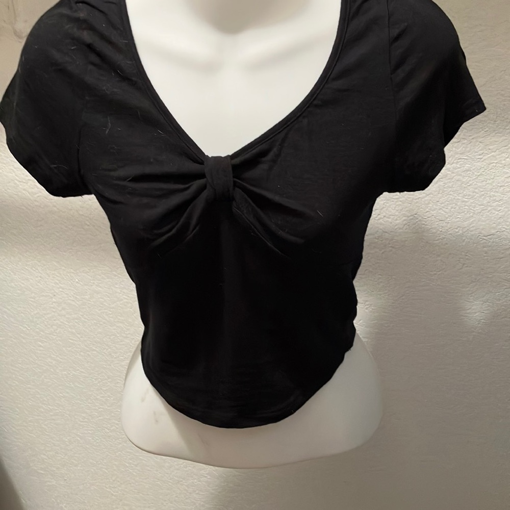 Zenana Outfitters Black Crop Top V-neck w/Bow Motif Size Small